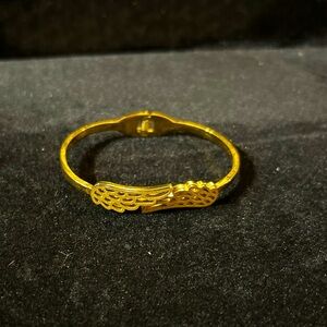 Elegant Stainless Steel Gold Plated Angel Wing Design Cuff Bracelet for Women.